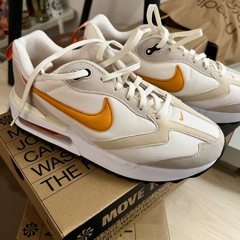 Nike Air Max Dawn Phantom Sandrift